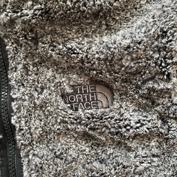 THE NORTH FACE Women’s Leopard Printed Mossbud Reversible Jacket - Picture 13 of 16